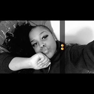 Meet your Posher, Mia